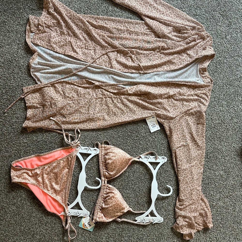 Leopard Print Bikini Set - Picture 3 of 10